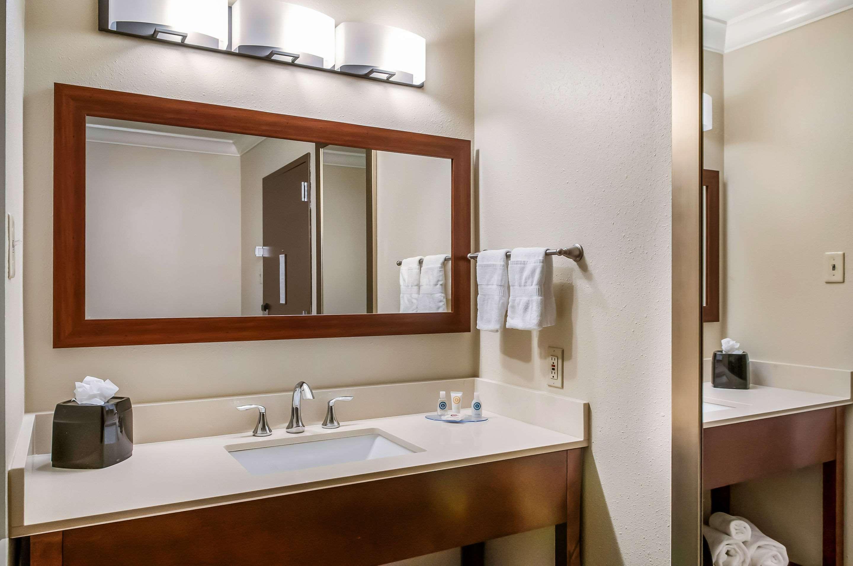 Hotel Comfort & At Copeland Tower