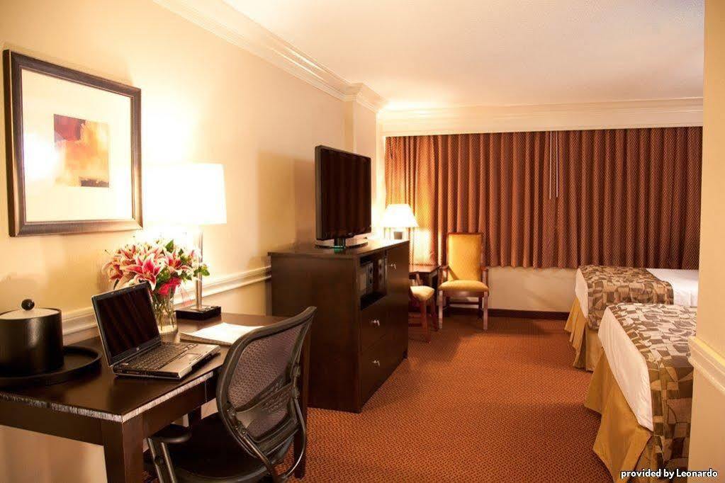 Comfort & At Copeland Tower Hotel 3*
