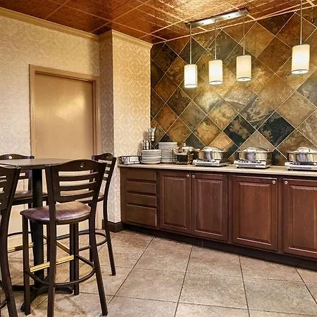 Comfort Inn & Suites At Copeland Tower 
